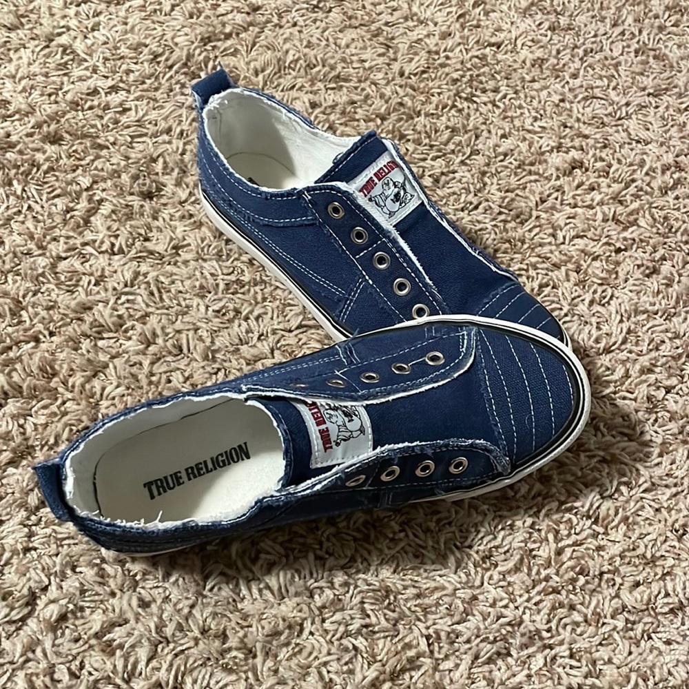True Religion slips ons